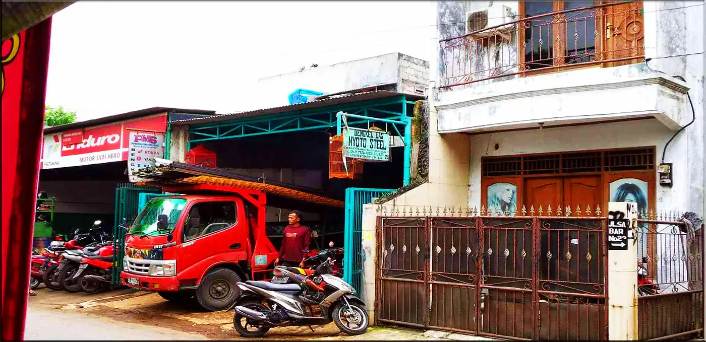 Workshop Bengkel Las Nyoto Steel di Petukangan Selatan