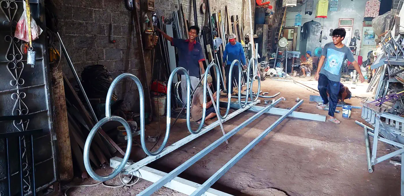 Pembuatan bike rack besi galvanis
